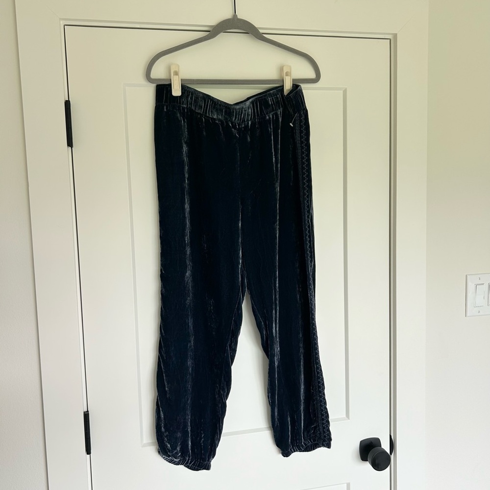 Johnny Was Embroidered Silk Blend Velour Jogger Pant in Navy Blue